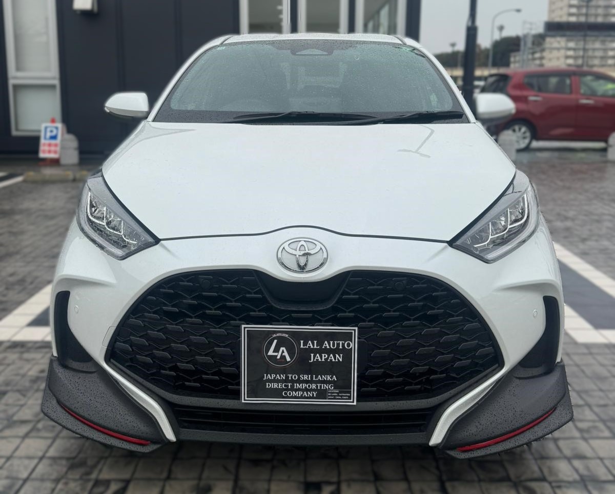 Toyota Yaris 2023–2025 - white exterior